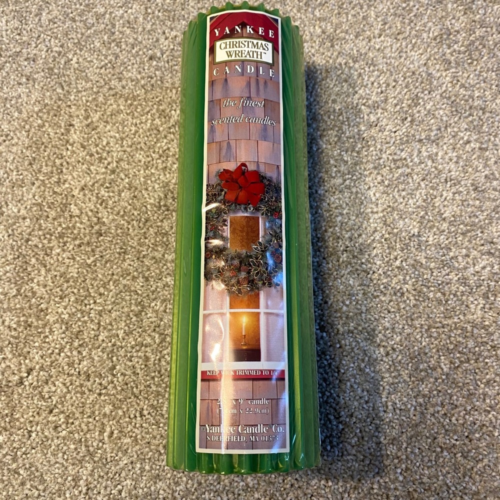 Retired Yankee Candle Christmas Wreath Pillar Candle 9" Green Holiday Scented